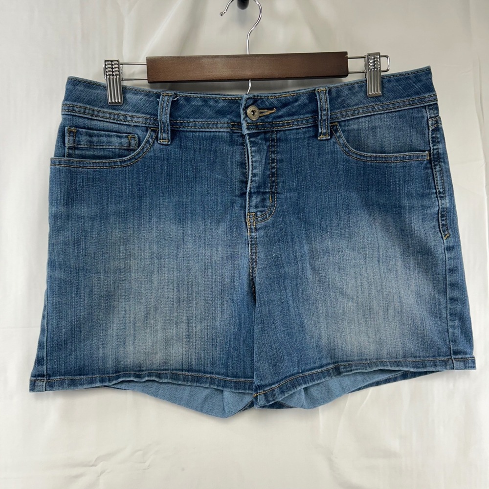 St. John's Bay Denim Shorts Womens 10 Blue Stretch Mid Rise Medium Wash